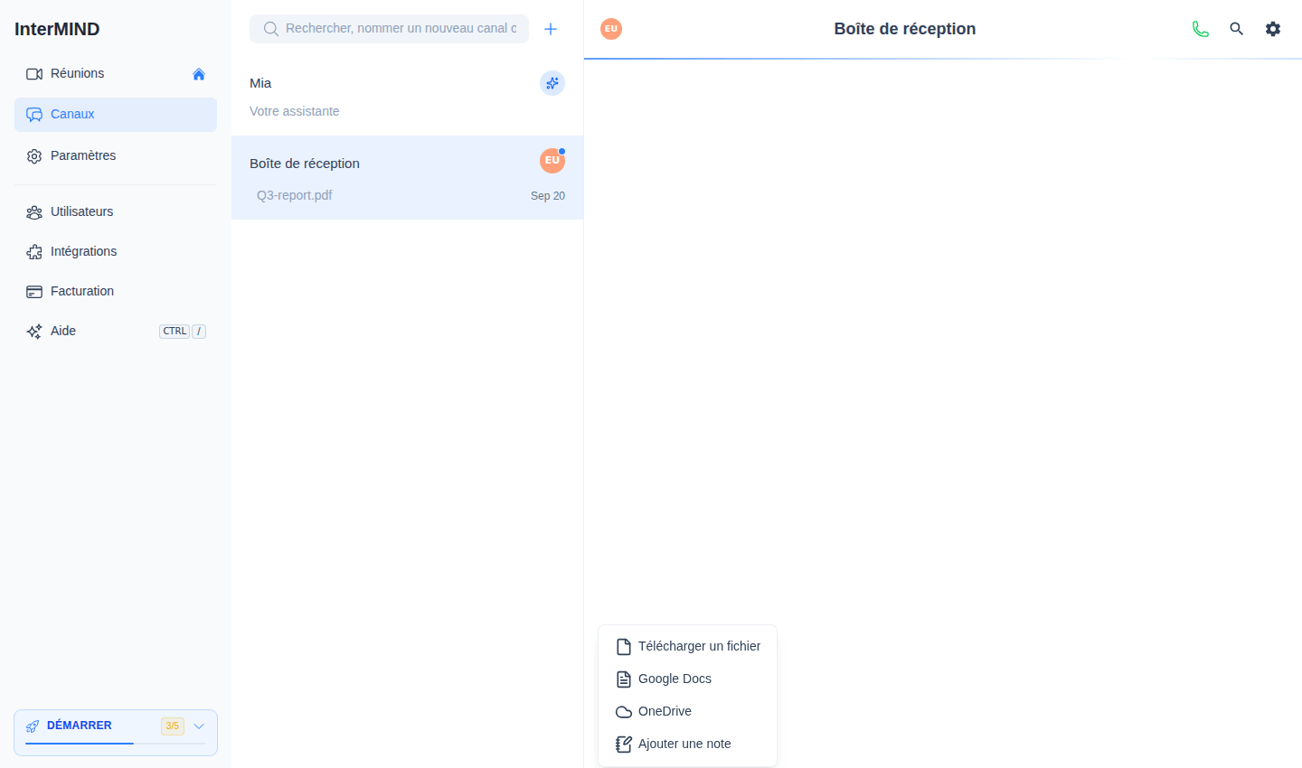 Le menu + à côté du champ de discussion : Téléverser un fichier, Google Docs, OneDrive et Ajouter une note